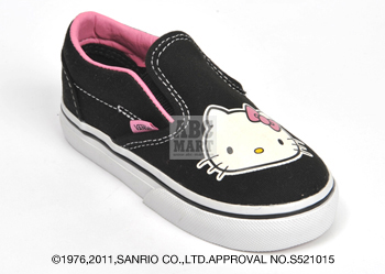 	�� �n���[�L�e�B  VANS �R���{ �� �L�b�Y �yVANS�z �o���Y CLASSIC SLIP-ON �N���V�b�N �X���b�|�� VN-0LYHL8T F11 (HELLO_KITTY)BLK/T.W	