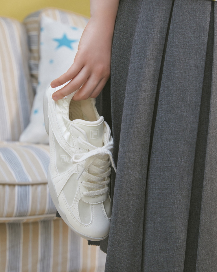 FILA GLIO�~ ILLIT�bMINJU���񒅗p �t�B�� �R�[�f�B�l�[�g