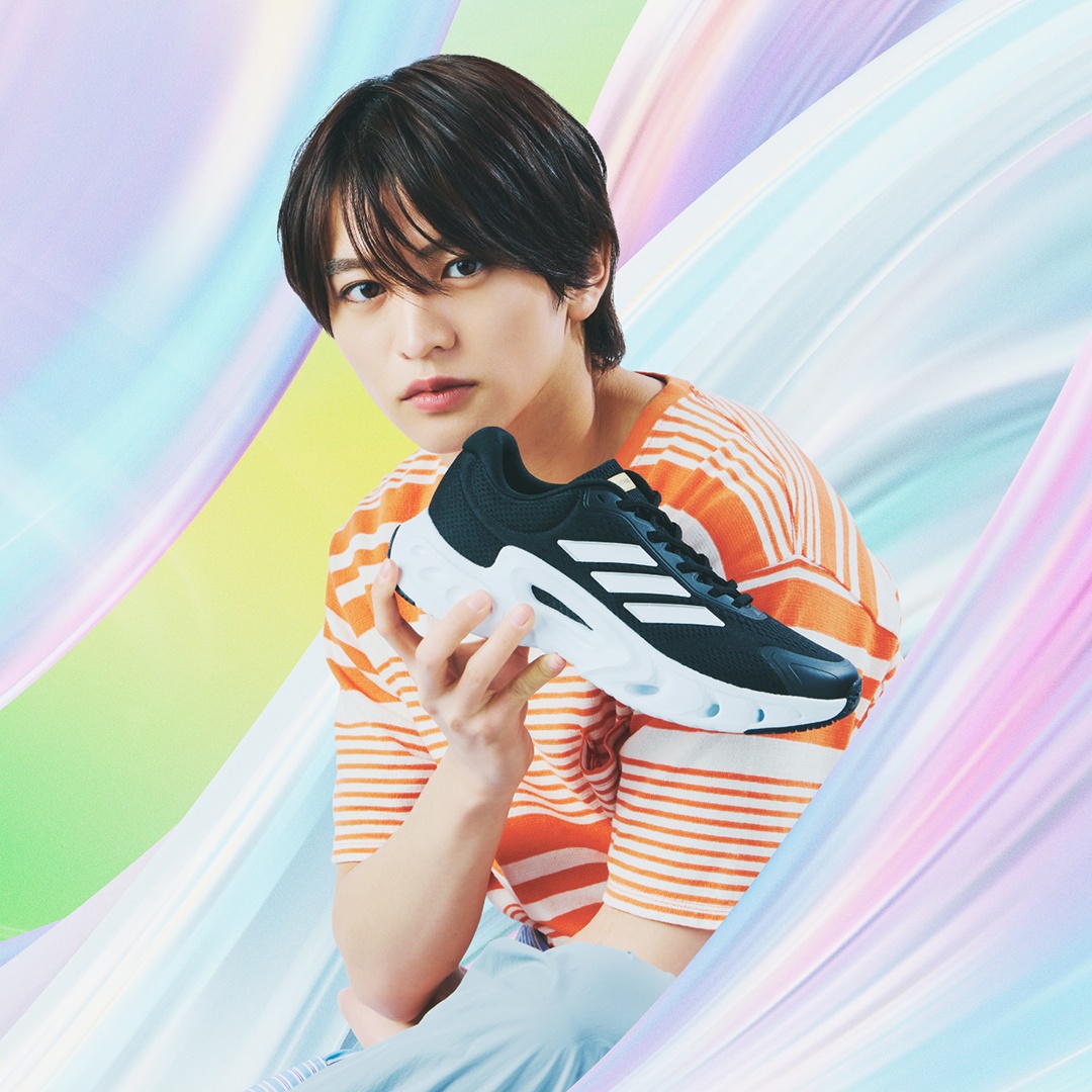 �������m