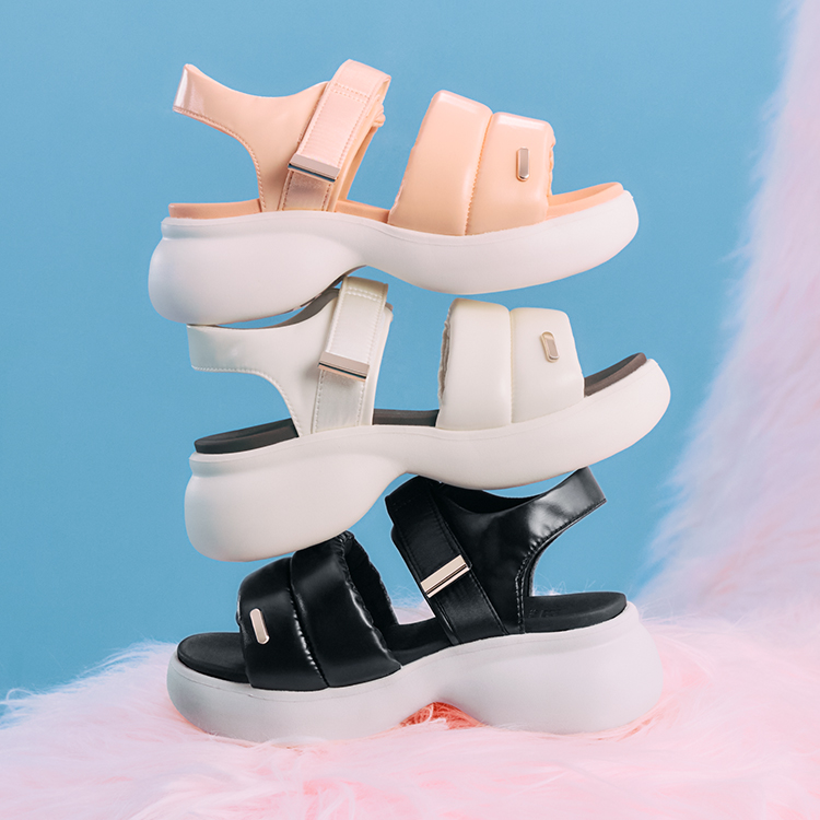 ���������񗚂����Ȃ��A�{6��������T���_���qColon Sandal�r �@�\����