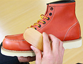 �u���V�Ńz�R���𗎂Ƃ�